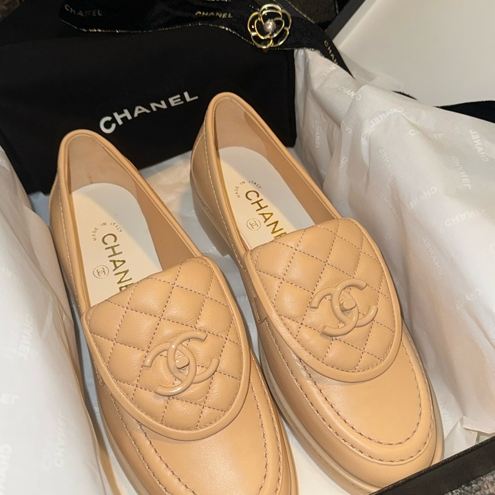 NWT Chanel 2023 Moccasins Beige, Quilted Lambskin Leather CC Turn Lock 37.5